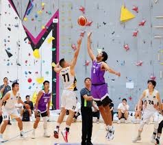 镜报：安菲尔德球迷因现场警报响起被暂时疏散，现已重新进场