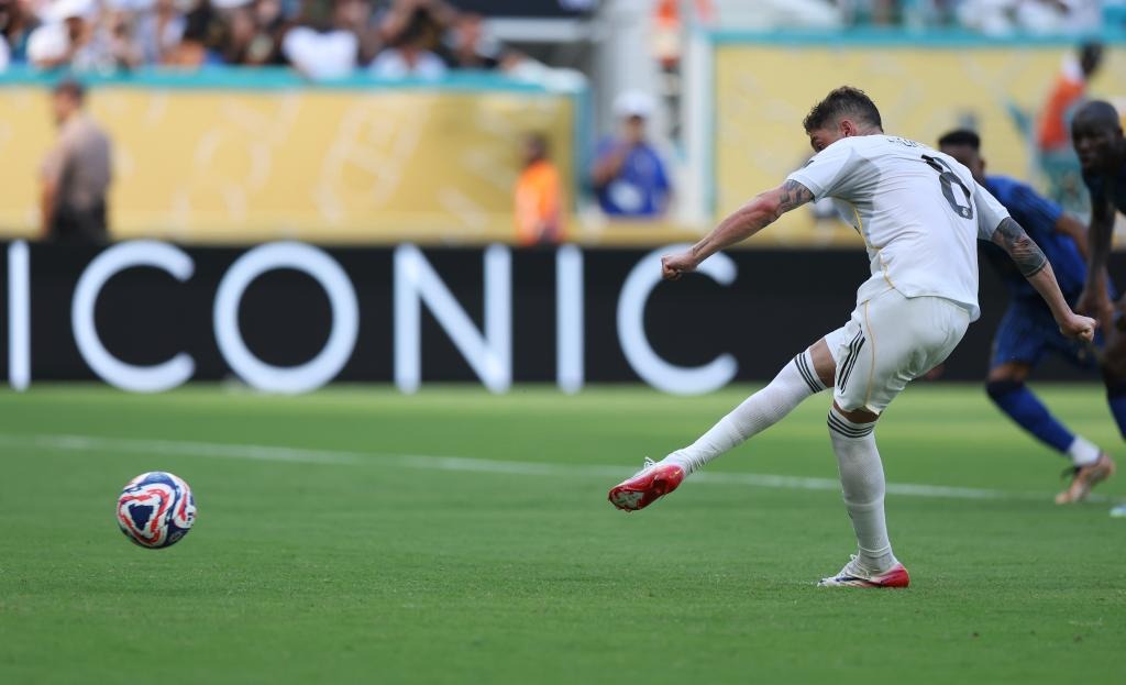 穆哈雷莫维奇自摆乌龙助我们领先⚽